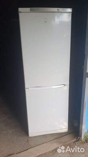 Холодильник Indezit