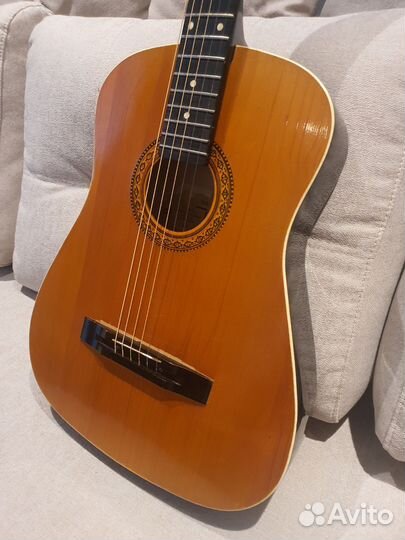 Акустическая гитара