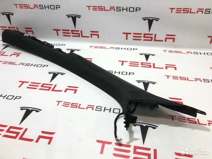 Накладка стойки А Tesla Model X рест. 2022