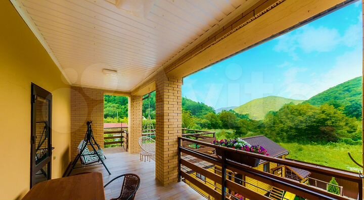 Дом 368 м² на участке 8,1 сот.