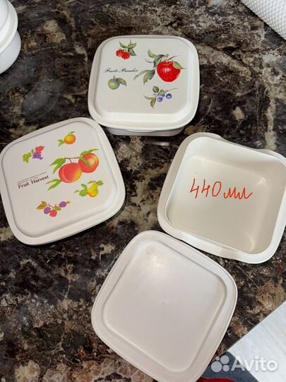 Набор пластиковых контейнеров