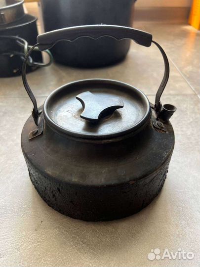 Походные принадлежности (каремат, котелок, стопки)