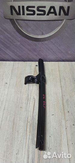 Направляющая стекла Nissan teana J32 Лев