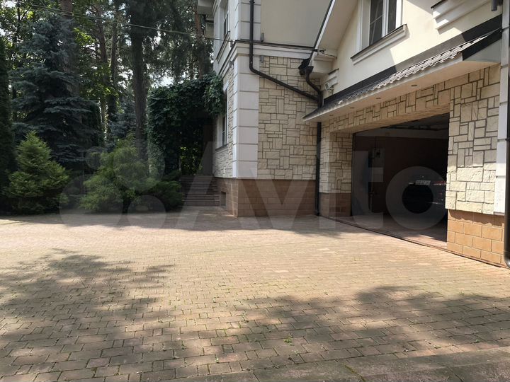 Дом 400 м² на участке 11 сот.