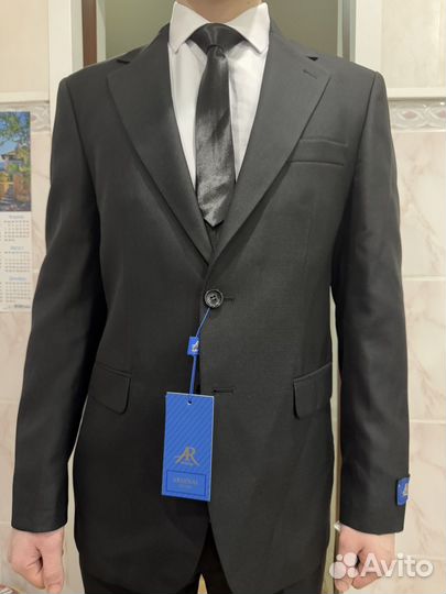 Мужской классический костюм черный