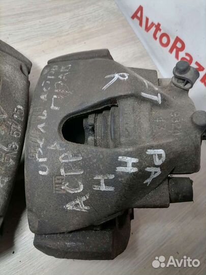 Суппорт передний Opel Astra H