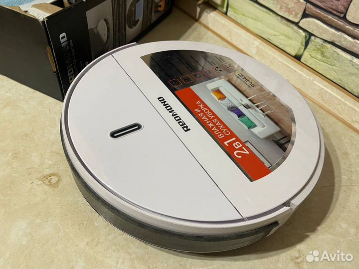 Робот пылесос Redmond RV-R450