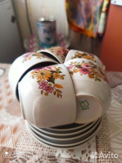 Чайные чашки с блюдцами