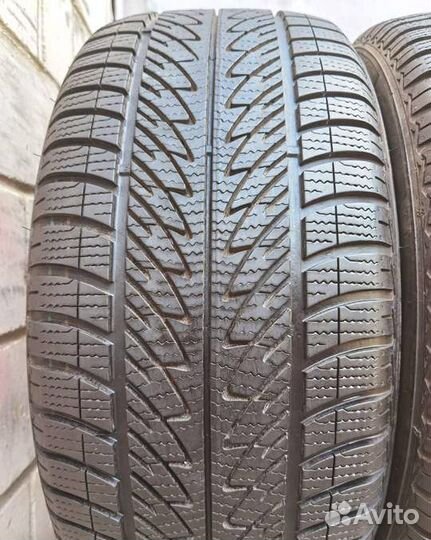 Goodyear UltraGrip 245/45 R17 99V