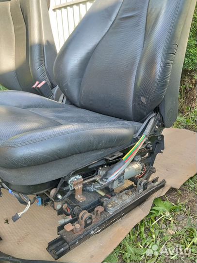 Передние сидения Mercedes W220
