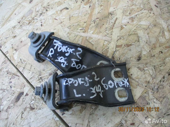 Петли крышки багажника Форд Фокус 2 хэтчбек