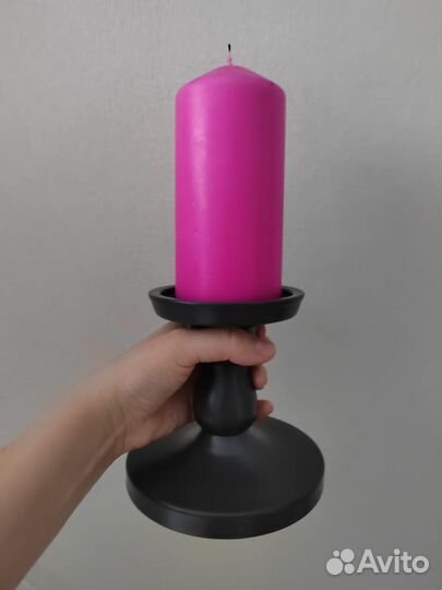 Подсвечник со свечей