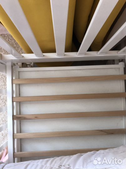 Детская кроватка с маятником