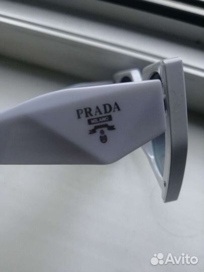 Солнцезащитные очки женские prada