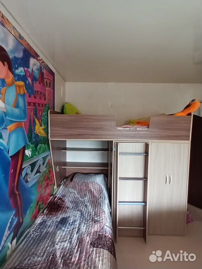 Кровать двухьярусная