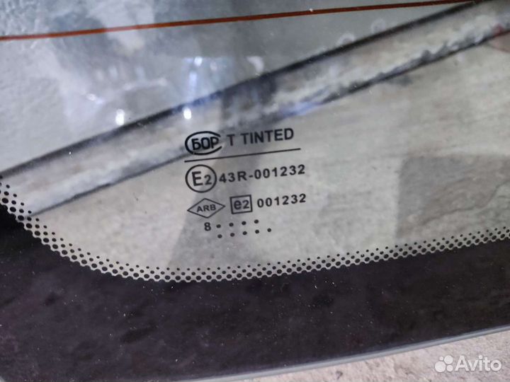 Рено Логан стекло заднее