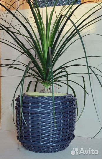 Кашпо из искусственного ротанга