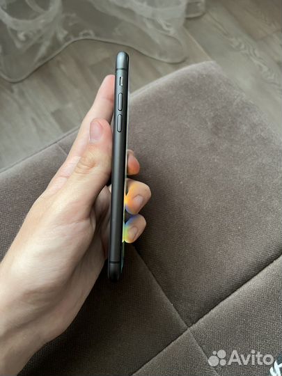 Телефон iPhone 11 64 gb