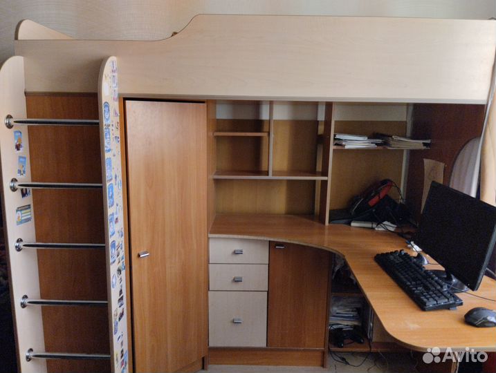 Детская кровать-чердак со столом