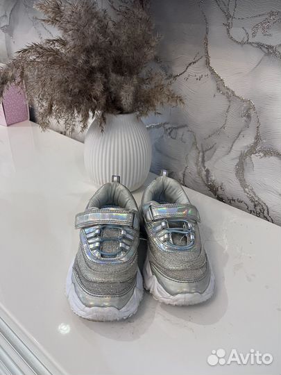 Кроссовки 30р