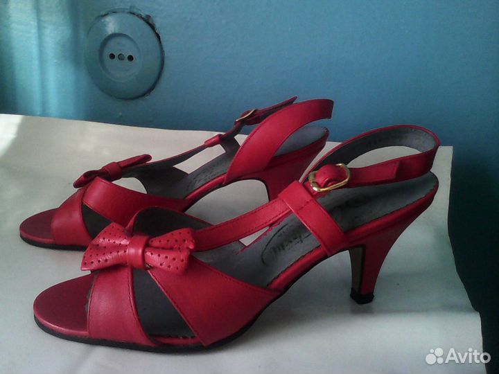 Босоножки модельные