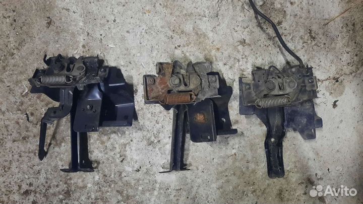 Замок капота Мазда 3 бк бл