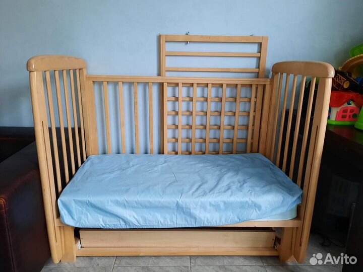 Детская кроватка