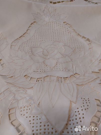 Скатерть полиэстр с вышивкой Ришелье