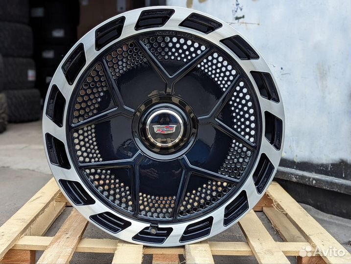 Кованые диски R24 на Cadillac Escalade Tahoe Yukon