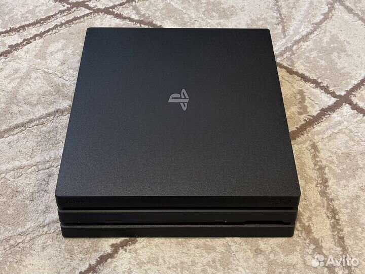 Sony ps4 pro 1tb(7 игр+2 геймпада)
