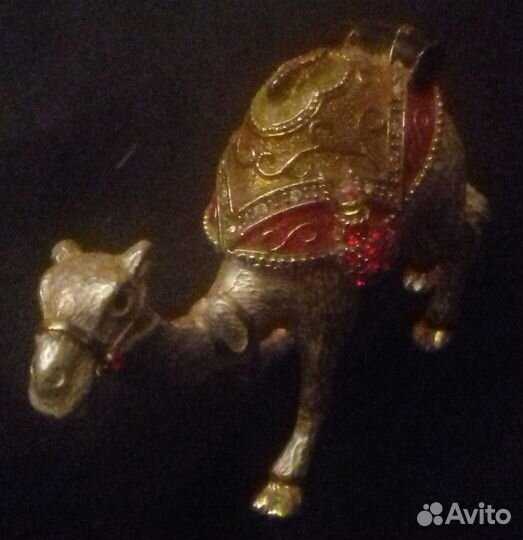 Статуэтка-шкатулка 