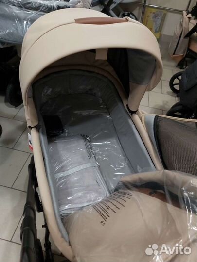 Коляска Roan Bloom 2 в 1 плюс шезлонг в подарок