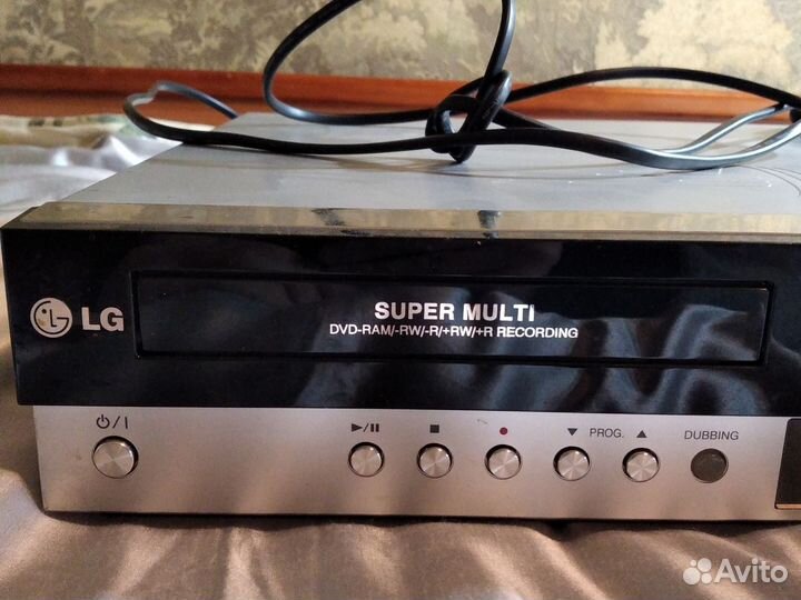 DVD/VHS- рекордер LG DVR688X