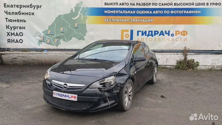 Обшивка кузова правая Opel Astra GTC (J) 2330117