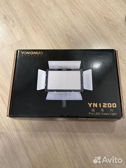Yongnuo yn 1200 pro LED