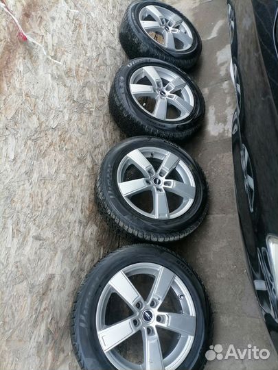 Продам комплект зимних колёс на литых дисках