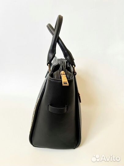 Сумка женская черная с золотыми клепками