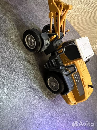 Трактор погрузчик GLW