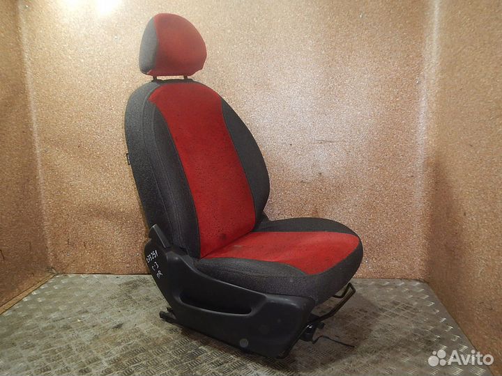 Сиденье переднее правое Citroen C3 Picasso