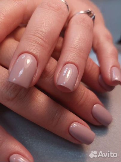 Маникюр в салоне