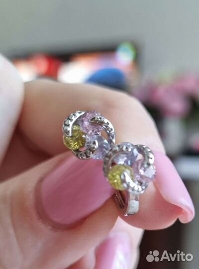 Серьги с танцующими фианитами