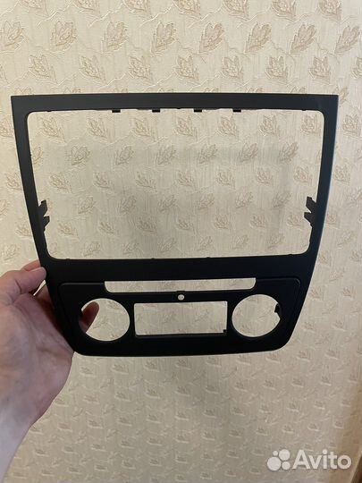 Рамка магнитолы skoda yeti