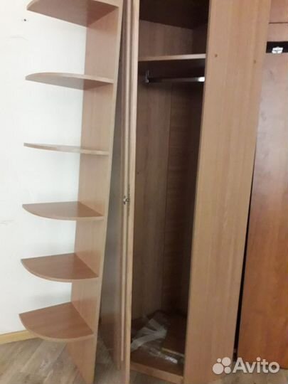 Угловой шкаф для прихожей с зеркалом