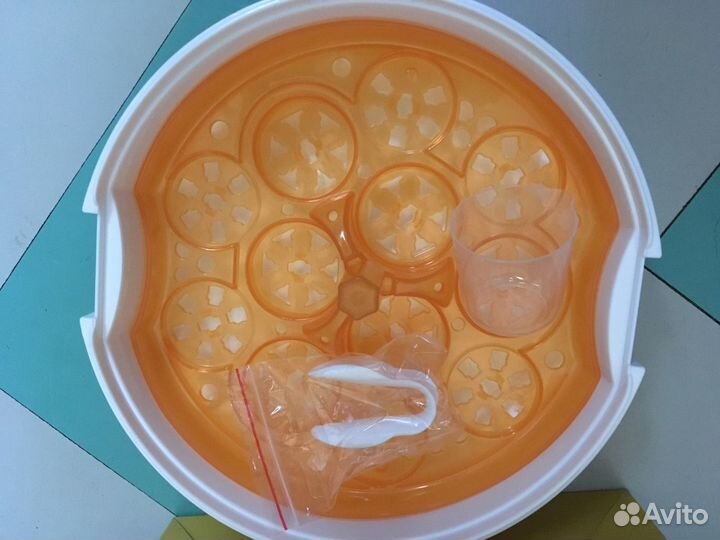 Стерилизатор для бутылочек новый maman