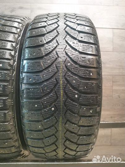 Bridgestone Blizzak Spike-01 215/55 R16 93T