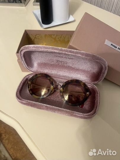 Солнцезащитные очки miu miu оригинал новые