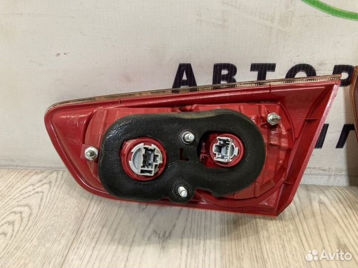 Фонарь в крышку багажника задний Mitsubishi Lancer