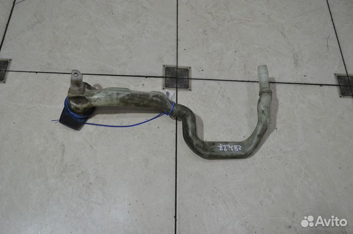 Заливная горловина бачка омывателя Volkswagen Toua