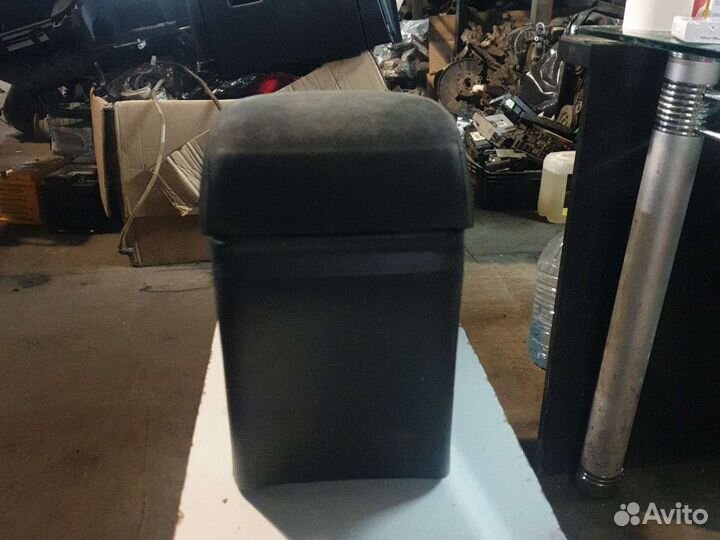 Подлокотник митсубиси лансер 10