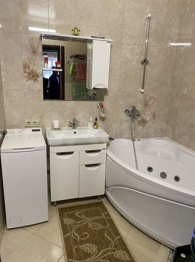 2-к. квартира, 82 м², 2/5 эт.